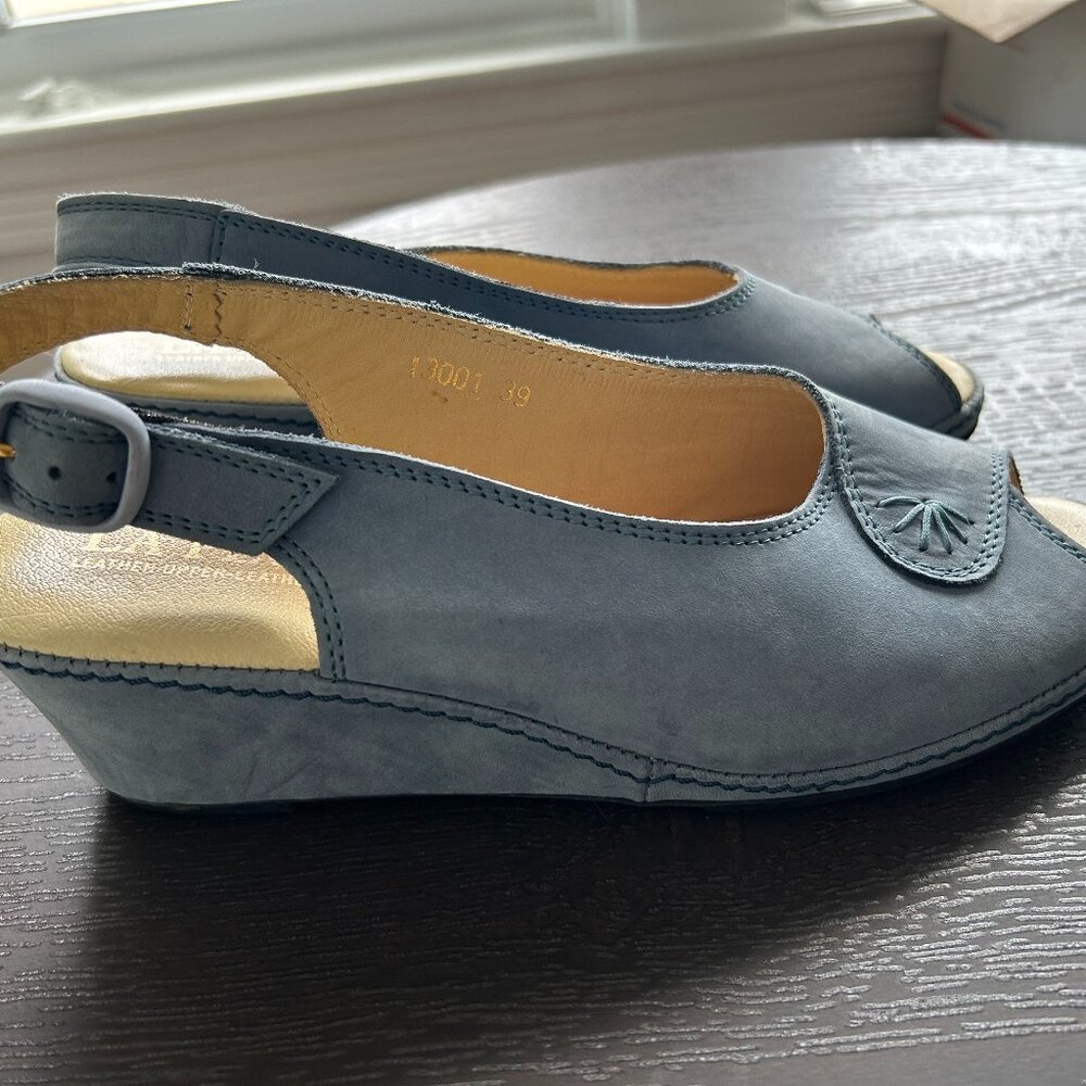 La Plume Wedge Blue Sandals Size 39/8.5 NWOT - Picture 2 of 5